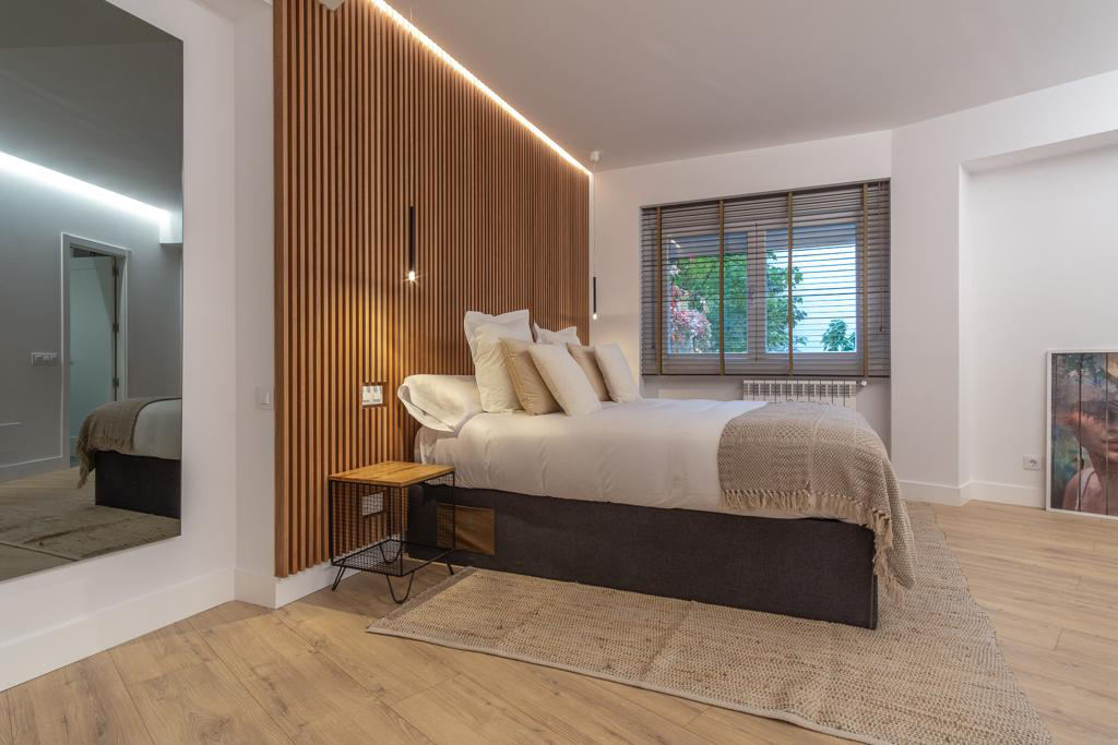 Dormitorio rústico contemporáneo cabecero madera