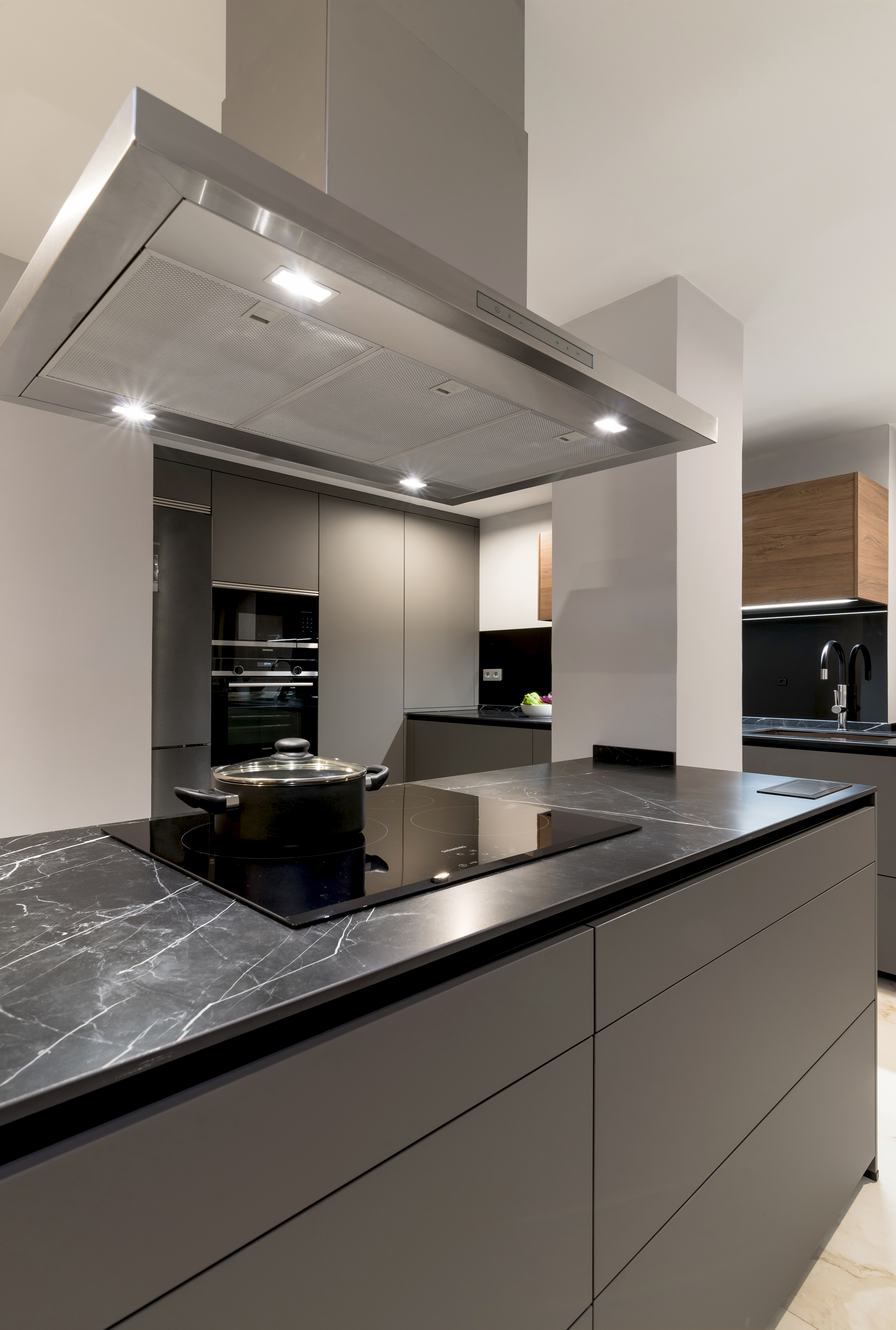 Cocina Santos con Península en Gris Visón | Docrys & DC