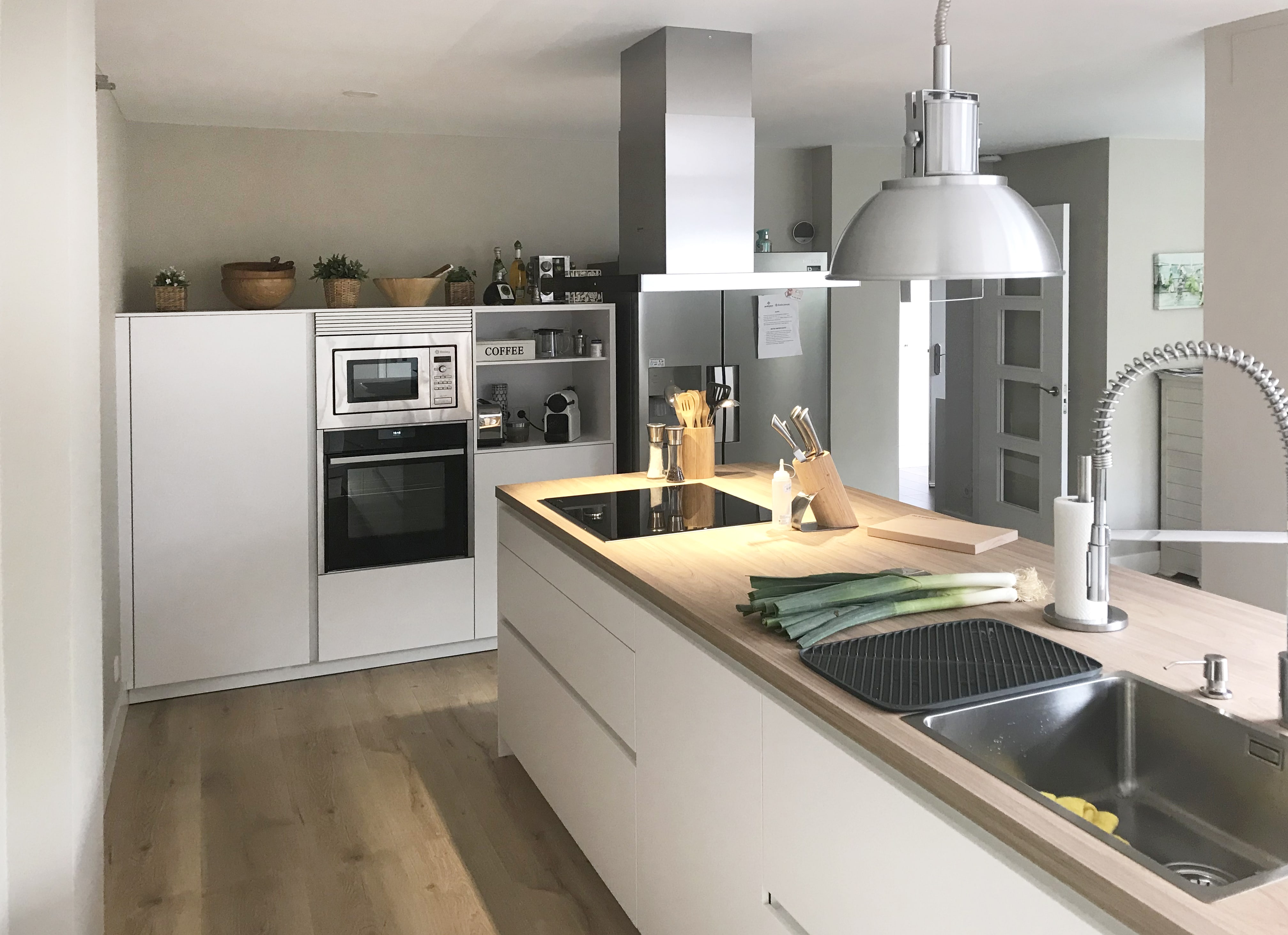 Una combinación de luz y diseño en la reforma de esta cocina | Docrys & DC