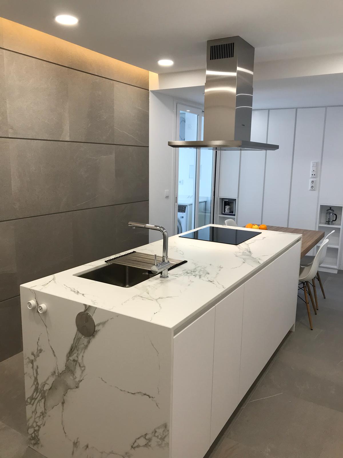 Cocina Santos en tonos blancos | Docrys & DC