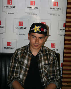 Silestone amplía su patrocinio con Jorge Lorenzo