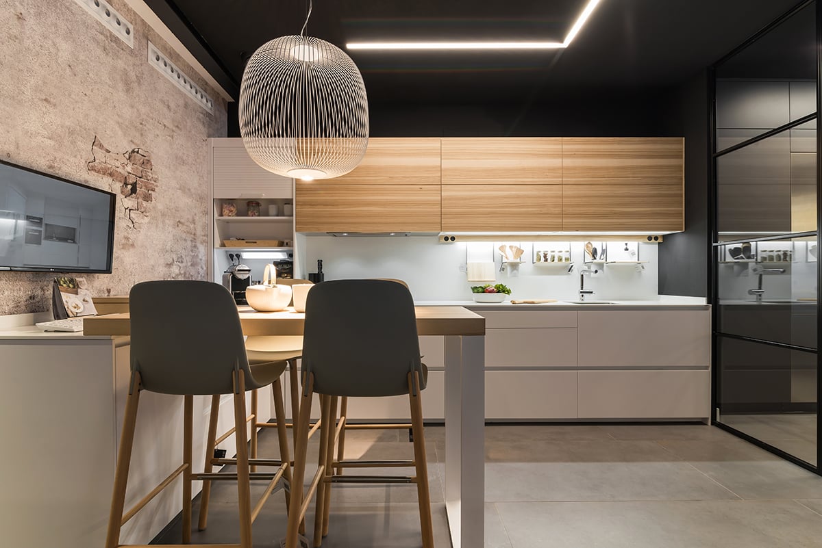 Diseños de cocinas modernas con acabados en madera natura