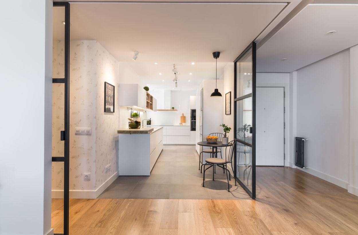 Puertas correderas de cristal con aluminio negro