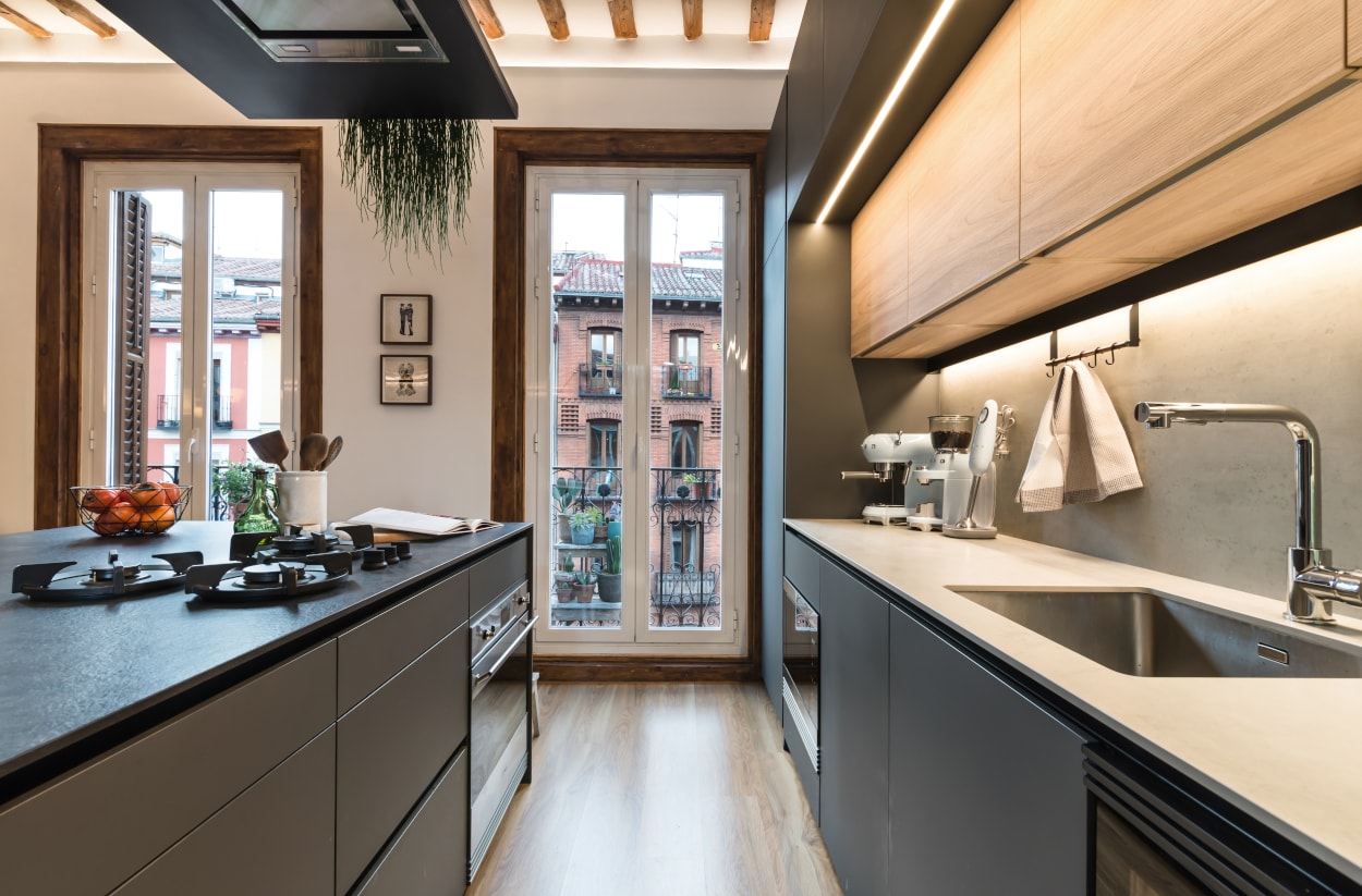Tendencia cocina gris y madera