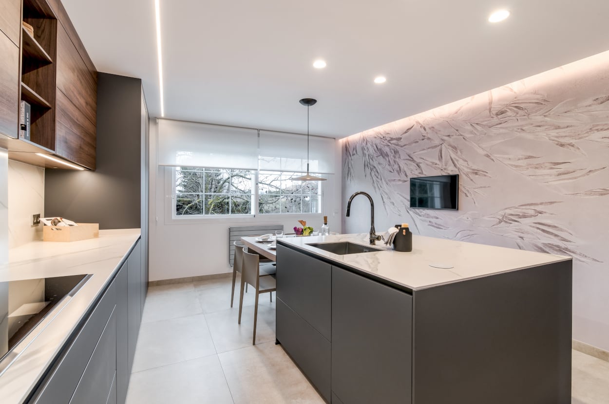 Cocina con material de madera