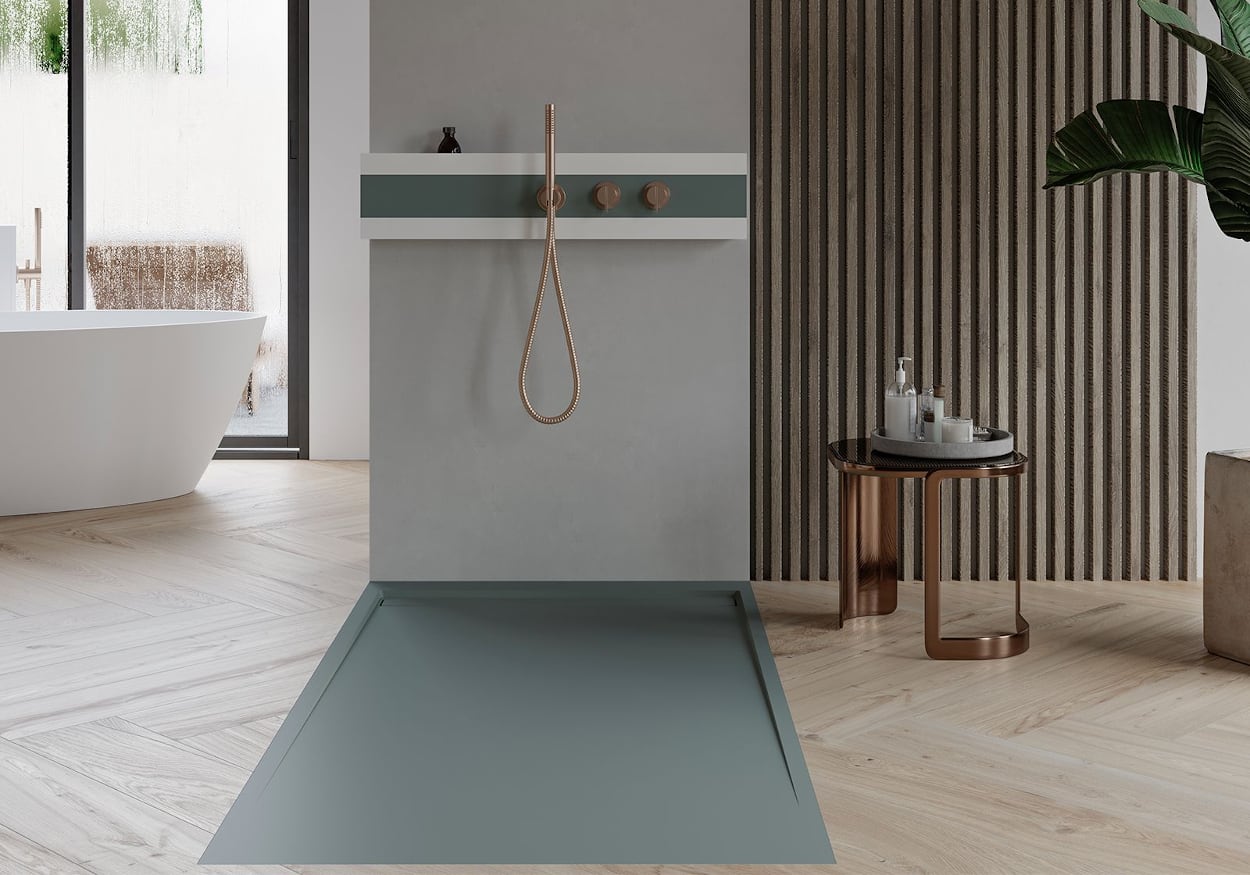 Duchas modernas con grifería en cobre