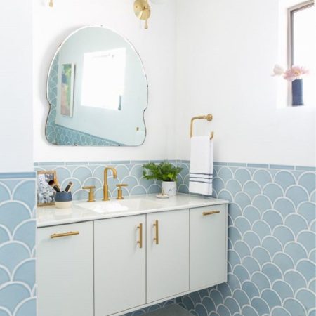Azulejos de escamas para ambientar tu baño