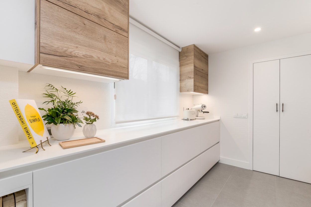 Cocina Santos blanca y roble