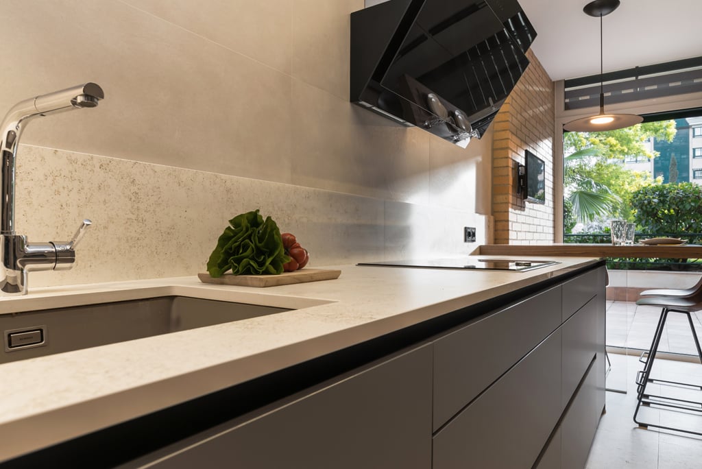 Cocina Gris en Paralelo