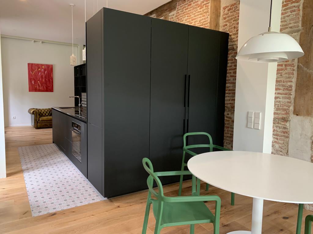 Ventajas y Desventajas de las Cocinas Abiertas al Salón