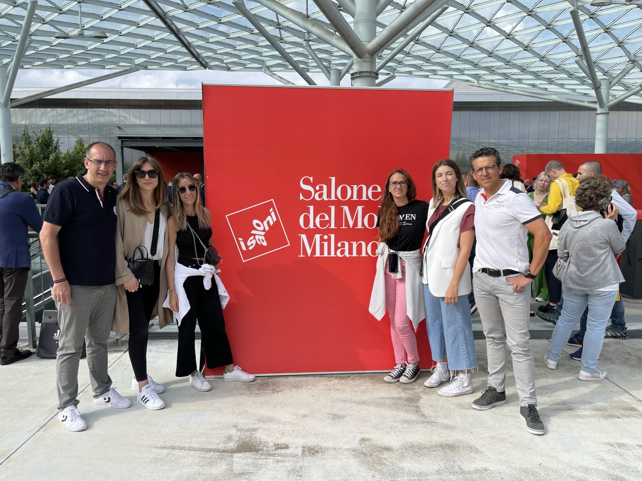 Equipo visita Salón Mobile Milán