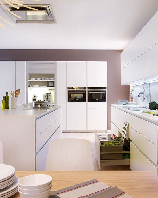 ¿Una cocina blanca sin vida? ¡Dale color!