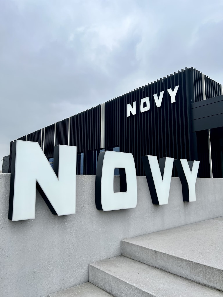 Campanas Novy; Visita a la fábrica