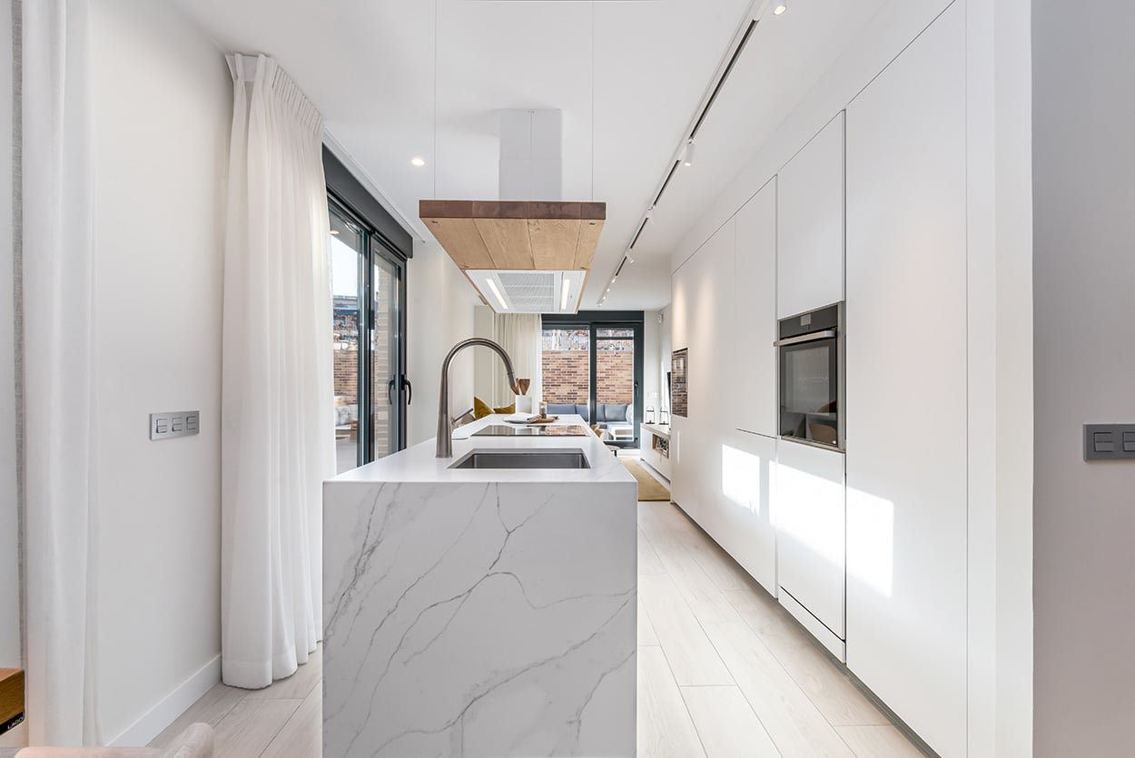 Cocina Santos blanca con isla