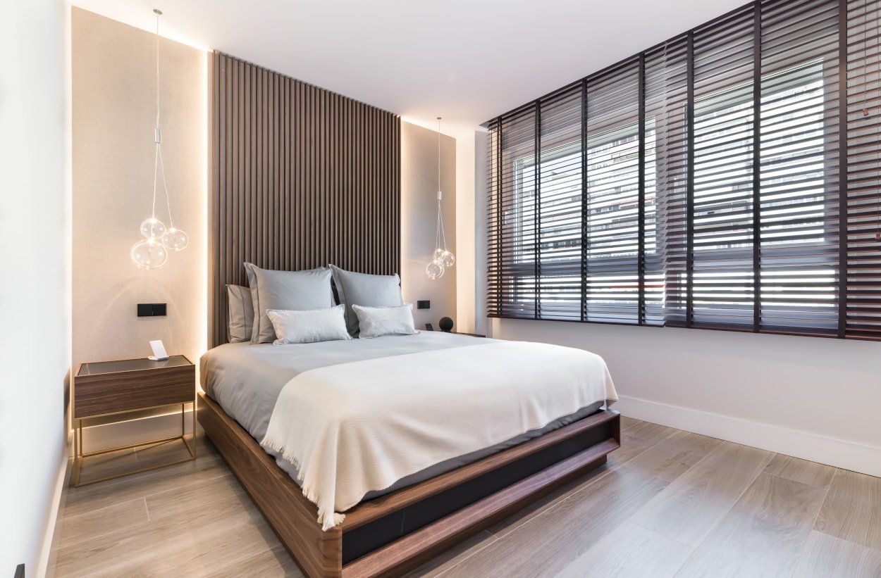 Dormitorio diseño con venecianas Cortidecor