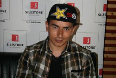 Silestone amplía su patrocinio con Jorge Lorenzo