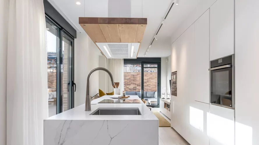 Isla en cocina Santos blanca