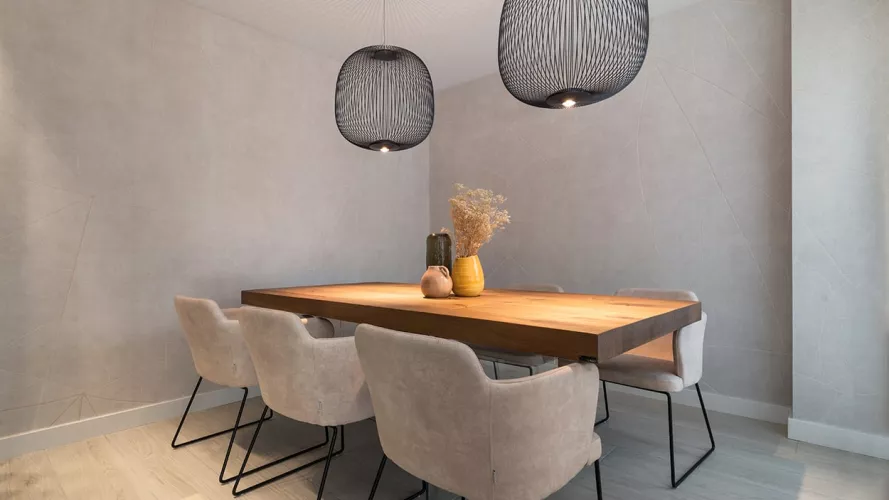 Mesa comedor Lago, sillas Doos e iluminación Foscarini