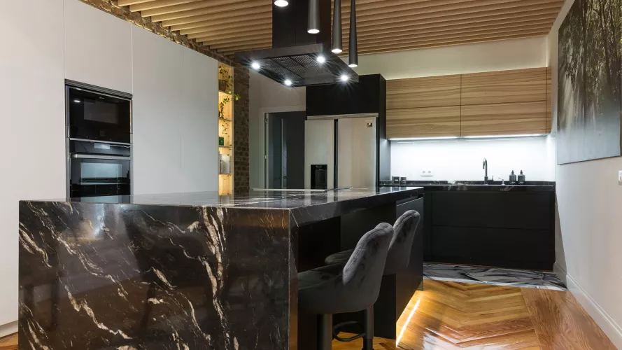 isla en cocina santos con techo madera