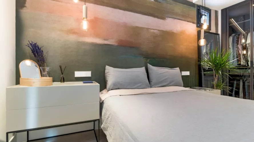 Diseño dormitorio principal con papel glamora