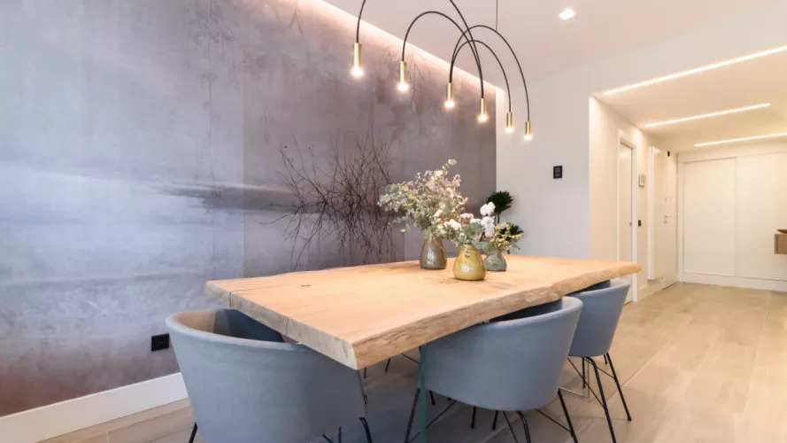 Mesa comedor Wikwood y sillas Capdell