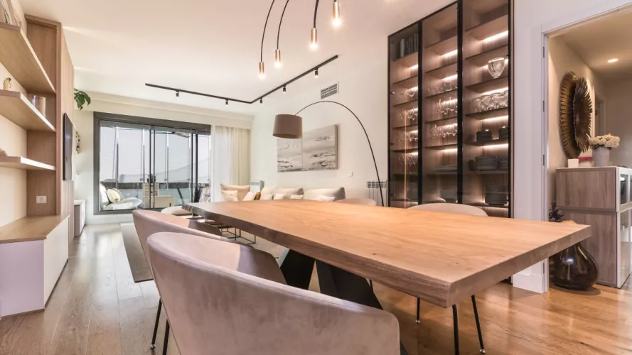 Proyecto decoración salón comedor, mesa madera maciza Cattelan