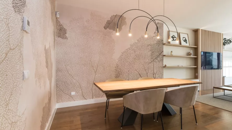 Salón comedor con lámpara Estiluz