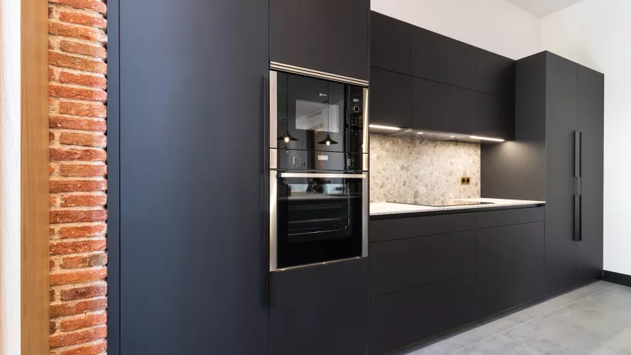 Frente muebles cocina negra