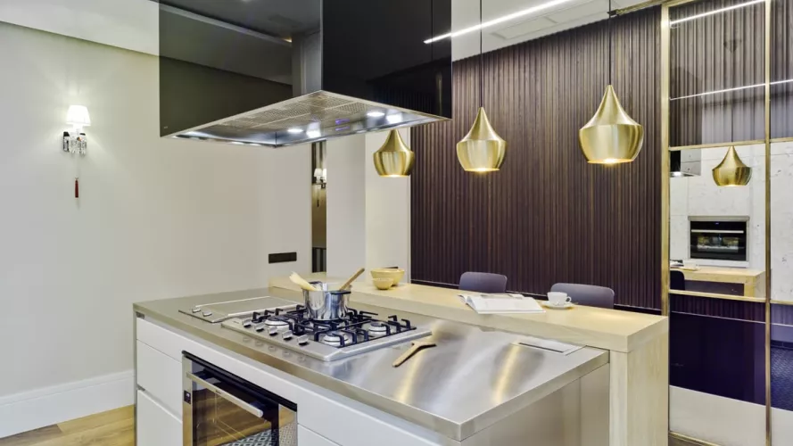 Cocina de diseño moderno y lujo en L en Madrid