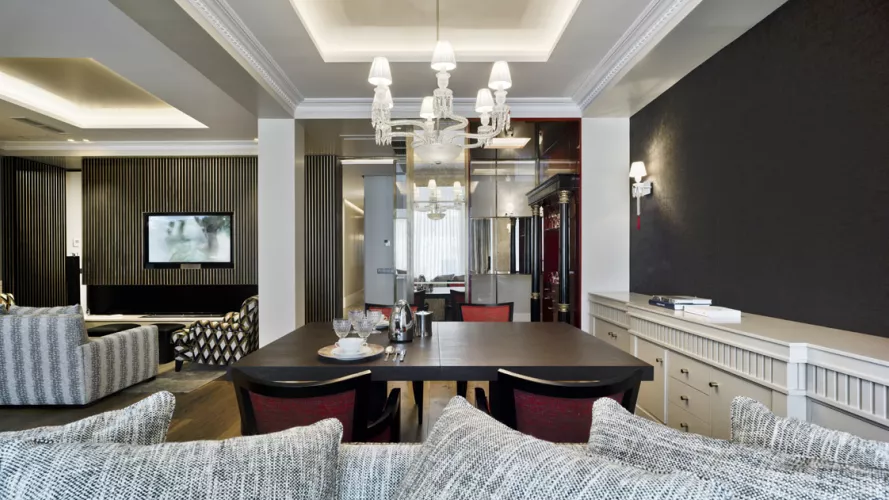 Cocina de diseño moderno y lujo en L en Madrid