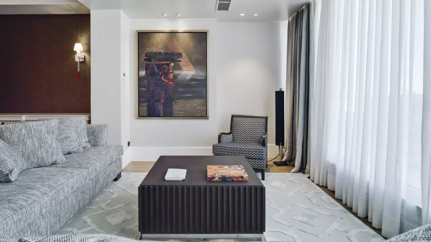 Cocina de diseño moderno y lujo en L en Madrid