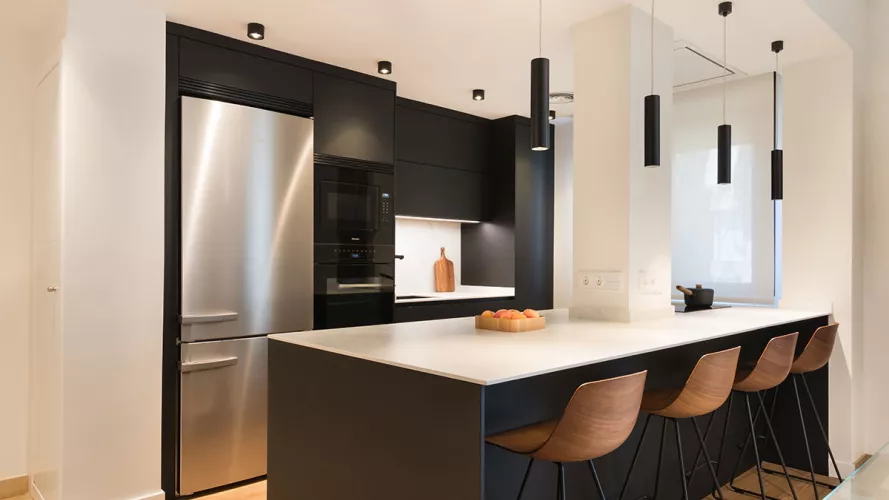 Cocina Negro Seda con Isla