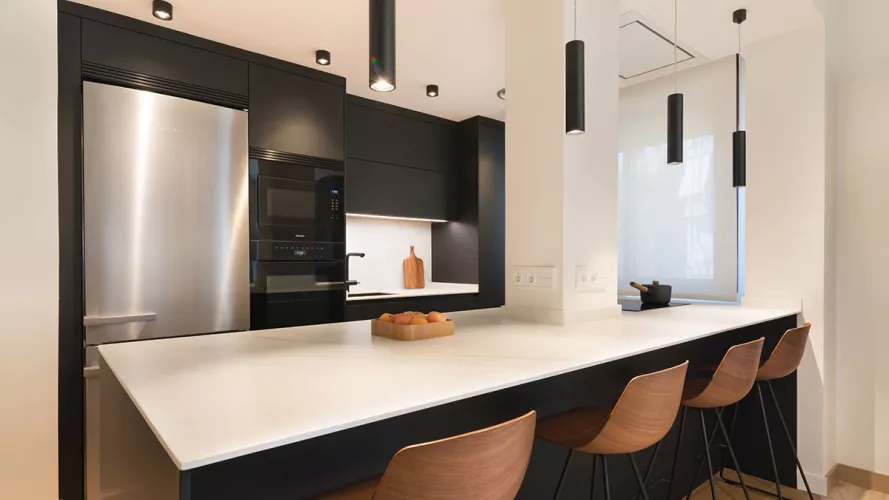 Cocina Negro Seda con Isla