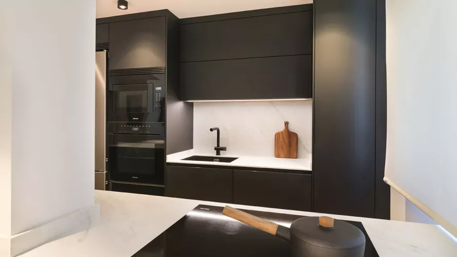 Cocina Negro Seda con Isla