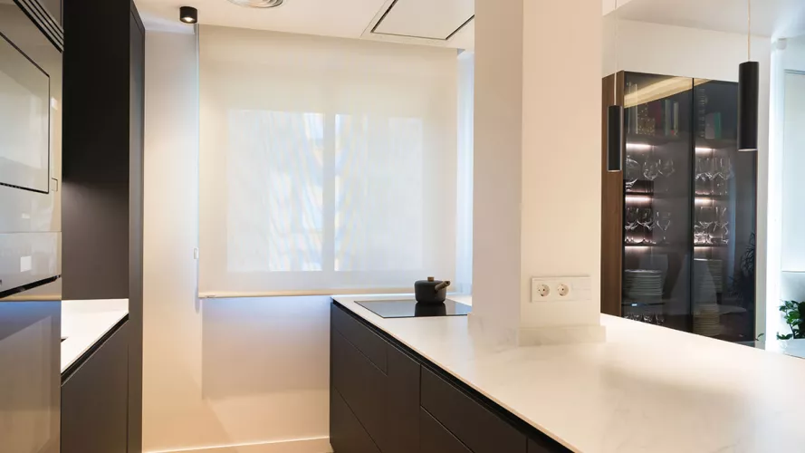 Cocina Negro Seda con Isla