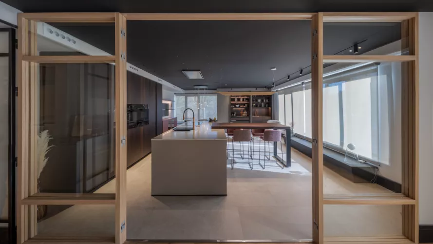 Cerramiento cristal y madera