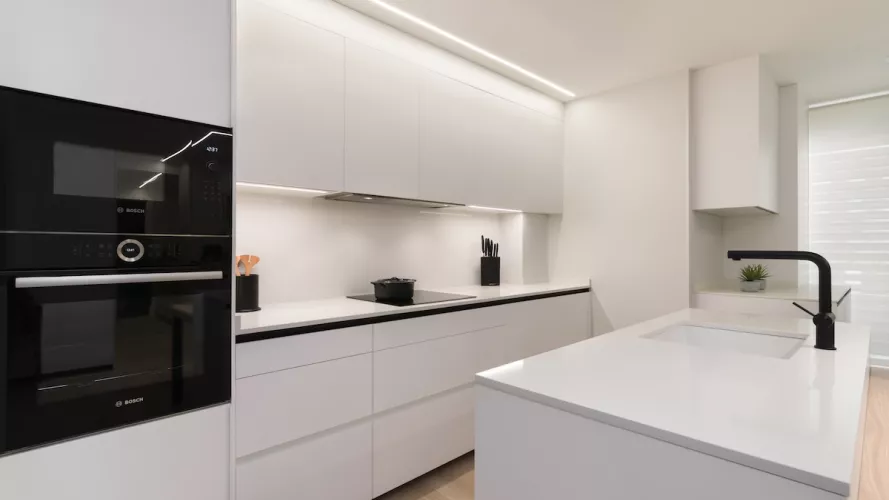 Cocina Santos blanca con isla