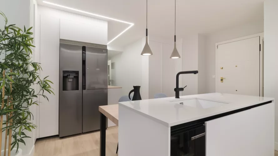 Cocina Santos blanca con isla