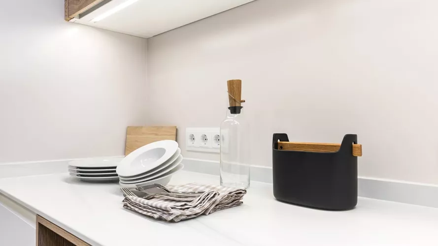 Cocina Blanca con encimera Sapienstone Blanco Lasa