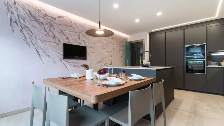 Cocina gris con isla onnea homen