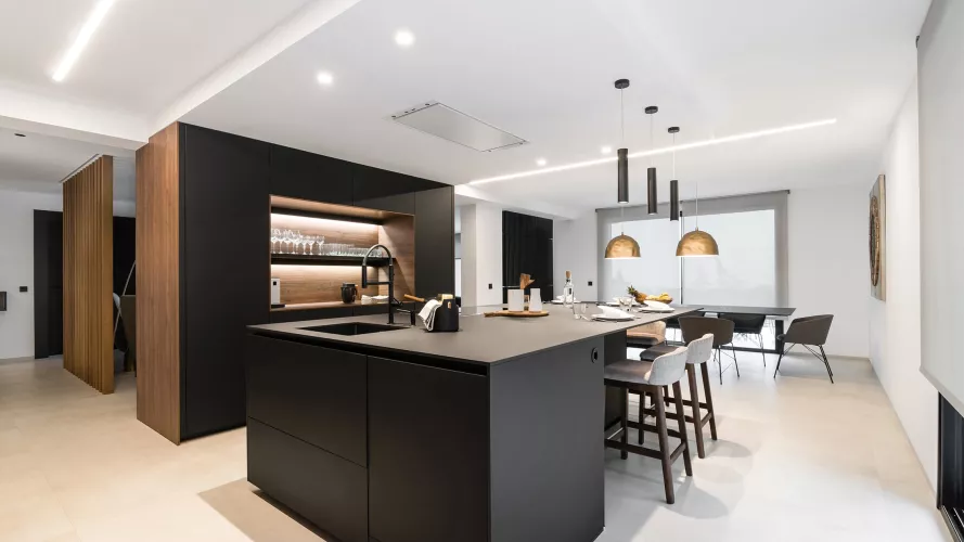 Cocina Santos negra y nogal con isla