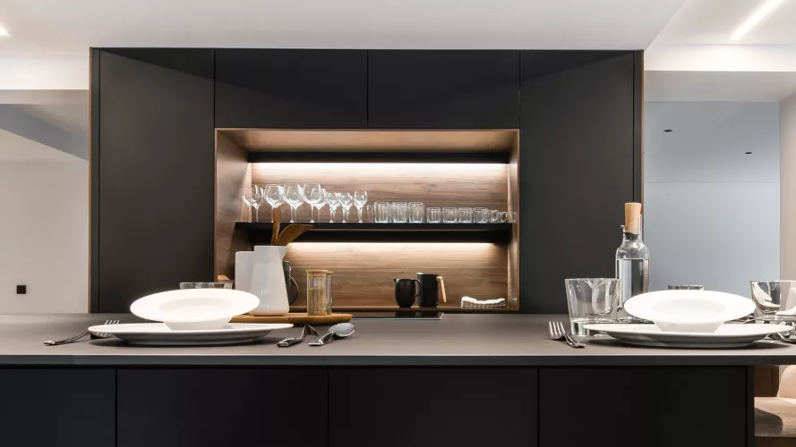 Cocina Santos negra y nogal con isla