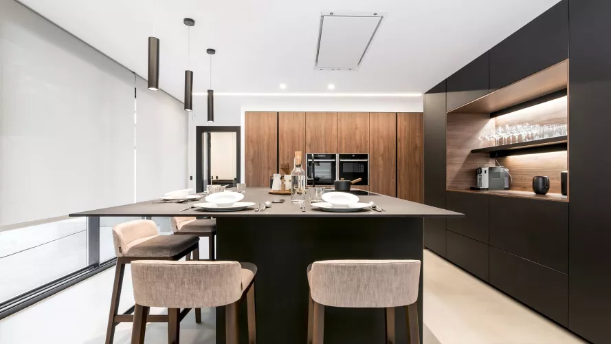 Cocina Santos negra y nogal con isla