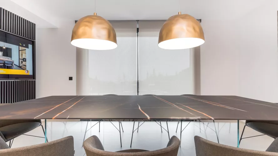 Mesa comedor Lago y Sillas y taburetes Capdell