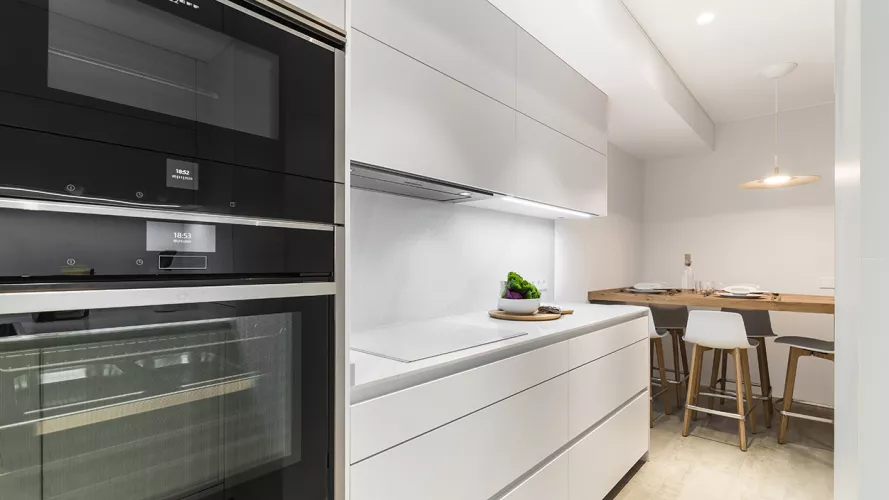 Cocina Santos Blanca, electrodomésticos Neff