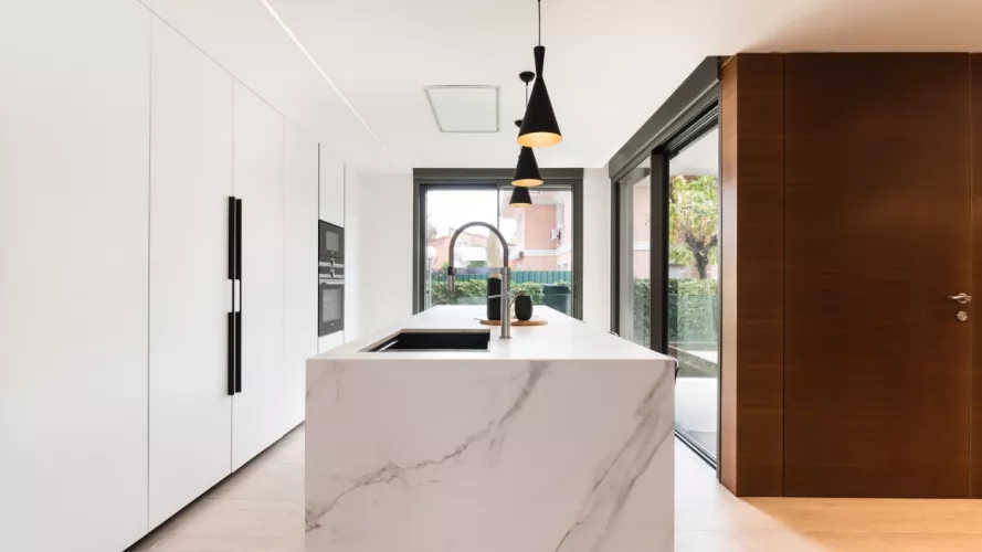 Cocina Santos blanca con isla 