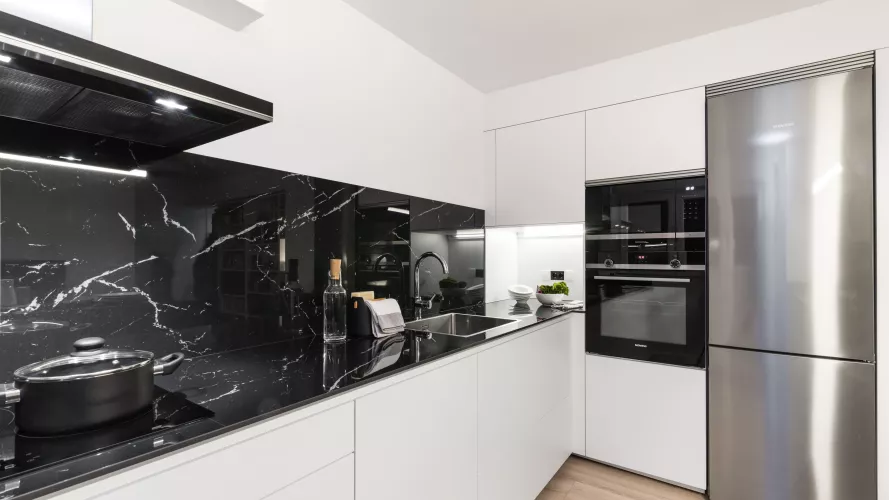 Cocina Santos Blanca y Negra con Península