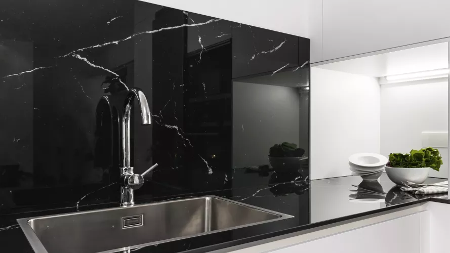 Cocina Santos Blanca y Negra con Península