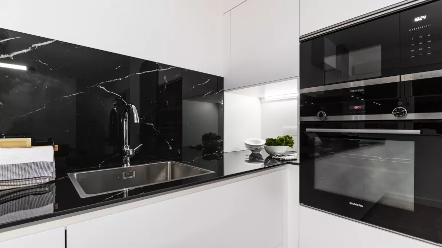 Cocina Santos Blanca y Negra con Península