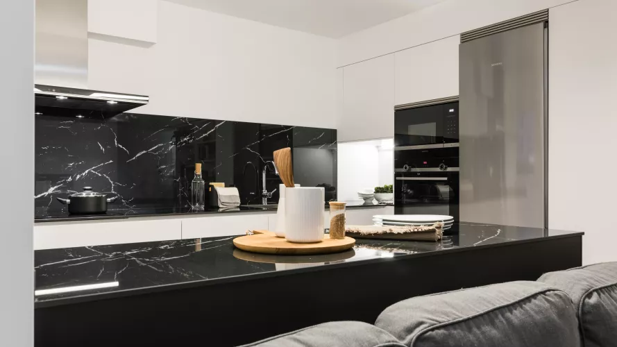 Cocina Santos Blanca y Negra con Península